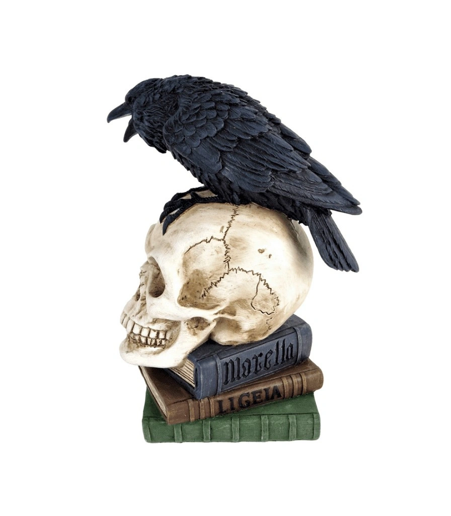 статуэтка ворон на черепе и книгах