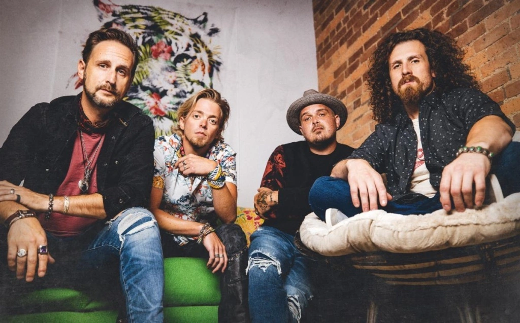 Black-Stone-Cherry1.jpg Black-Stone-Cherry1.jpg