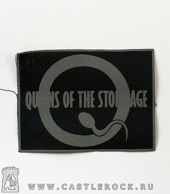 нашивка queens of the stone age (лого серое)