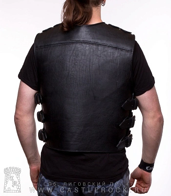 жилет байкерский кожаный на 4-х ремнях с накладным карманом