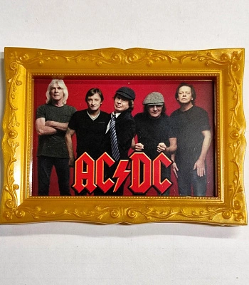 магнит прямоугольный ac/dc (группа, красный фон, багет)