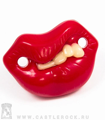 соска-пустышка закусив губу