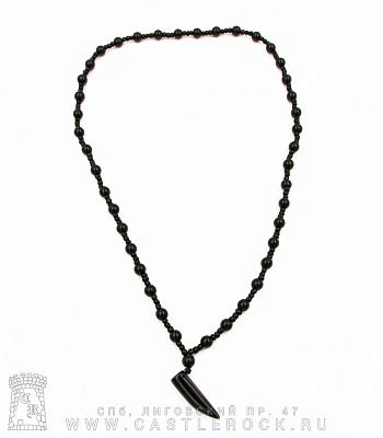 бусы с подвесом клык