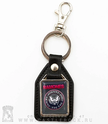 брелок прямоугольный на подкладке ramones (лого)