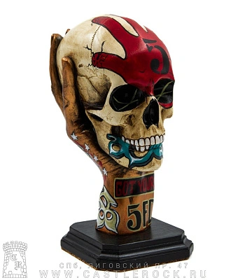 статуэтка череп в руке five finger death punch "got your six"