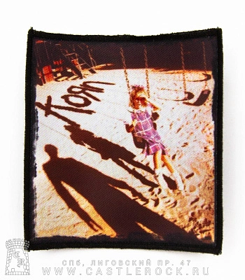 нашивка korn "korn" (девочка на качелях, квадратная)