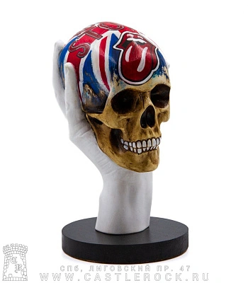 статуэтка череп в руке rolling stones