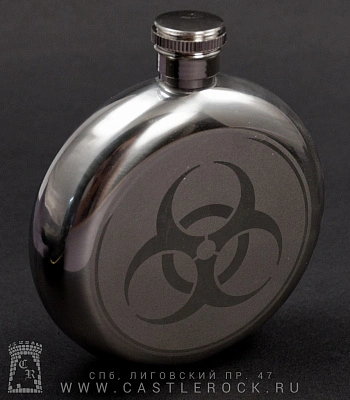 фляга стальная с гравировкой и стеклом biohazard 5 oz
