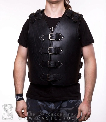 жилет байкерский кожаный на 4-х ремнях с нашивкой (череп байкера)