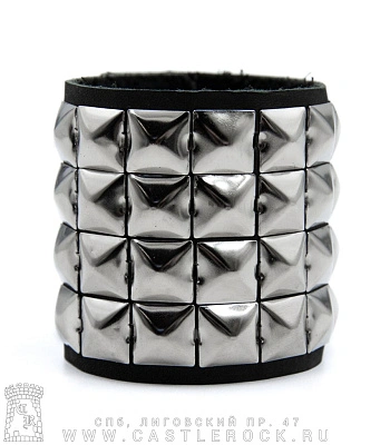 напульсник кожаный 4 ряда пирамиды (на клепках)