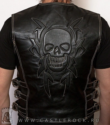 жилет кожаный first с тиснением череп