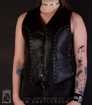 жилет кожаный женский first на пуговицах с потайным карманом (клепки)