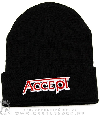 шапка с отворотом и вышивкой accept