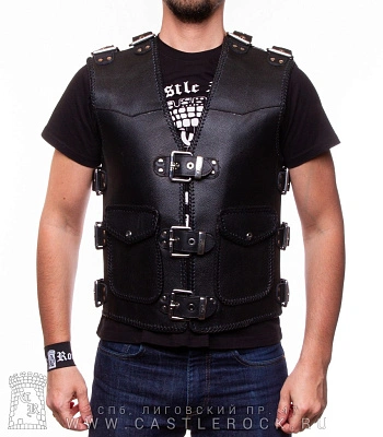 жилет кожаный first с пряжками и карманами