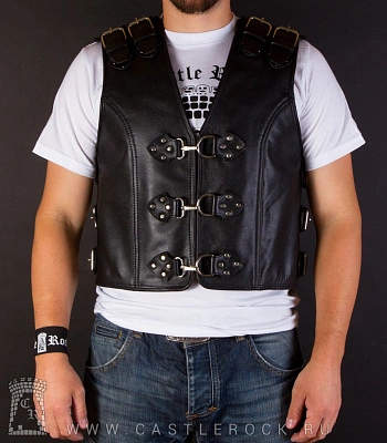 жилет байкерский кожаный с карабинами и окантовкой