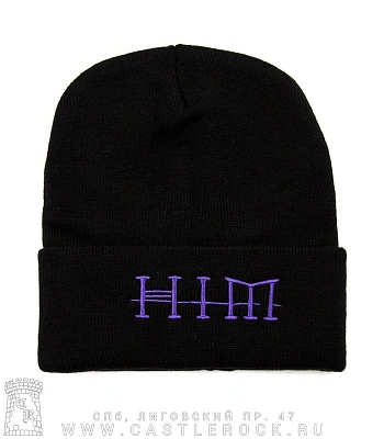 шапка с отворотом и вышивкой him