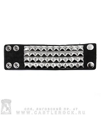 напульсник кожаный 4 ряда пирамиды (на клепках)