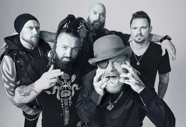 fivefingerdeathpunch.jpg fivefingerdeathpunch.jpg