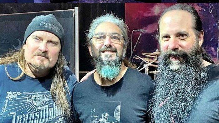 Mike-Portnoy.jpg Mike-Portnoy.jpg