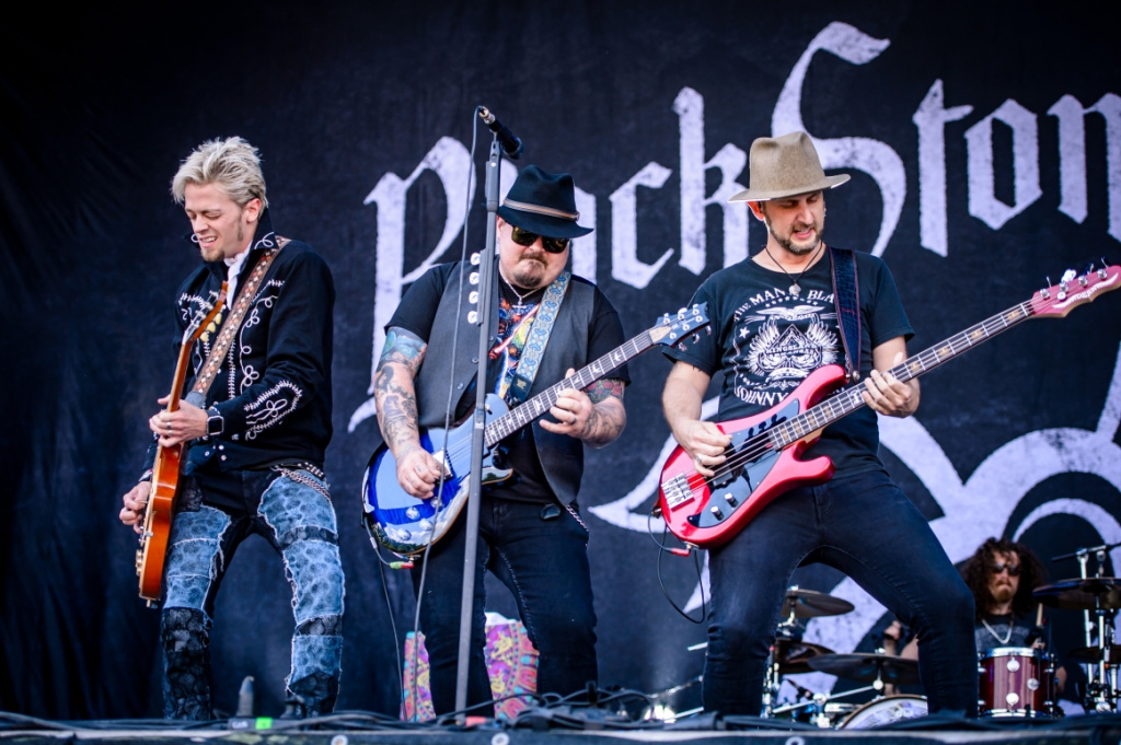 Black_Stone_Cherry.jpg Black_Stone_Cherry.jpg