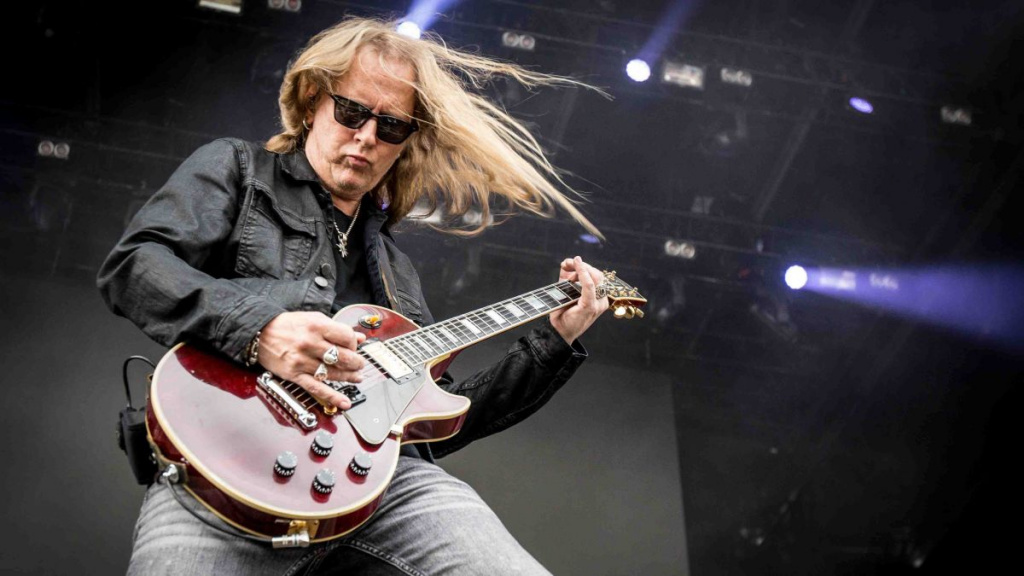 Jerry Cantrell1.jpg Jerry Cantrell1.jpg