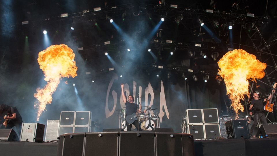 gojira-pyro.jpg