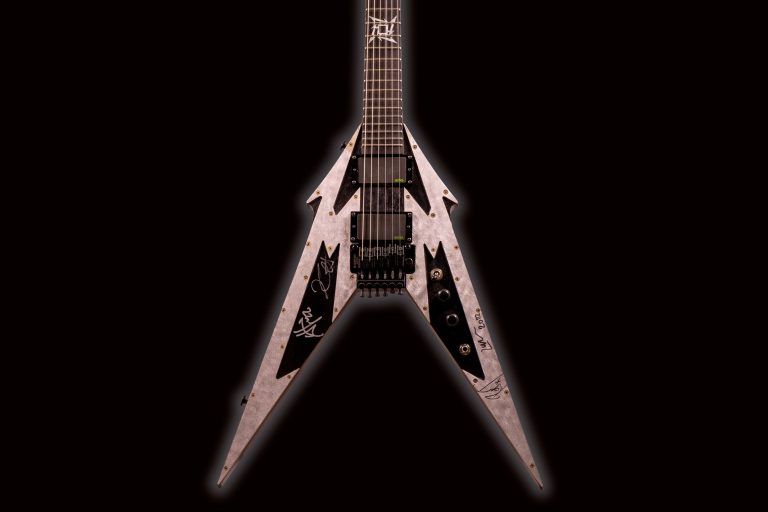 FLYING-M-GUITAR.jpg FLYING-M-GUITAR.jpg