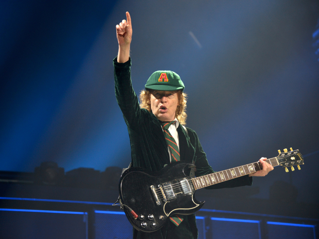 Angus-Young-ACDC.jpg Angus-Young-ACDC.jpg