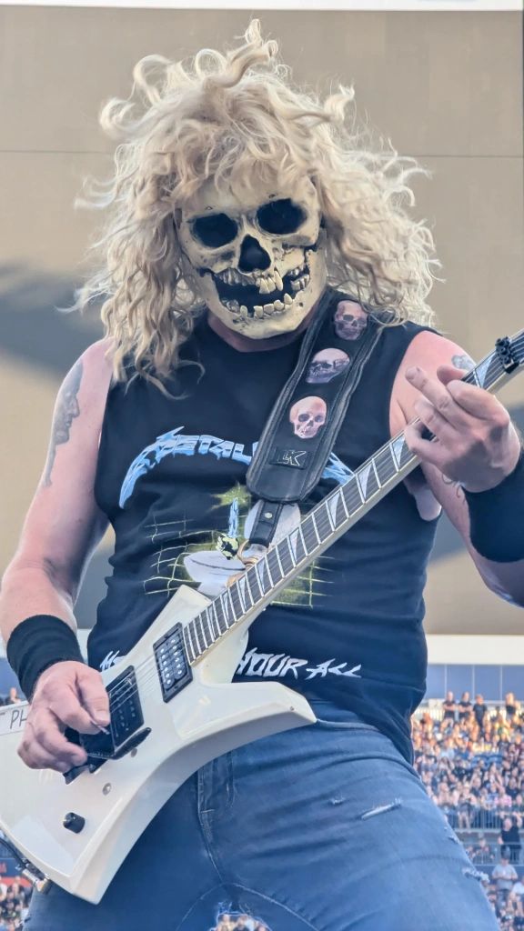 wes-borland-dressed-as-james.jpg wes-borland-dressed-as-james.jpg