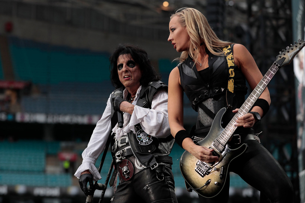 Alice-Cooper-Nita-Strauss.jpg