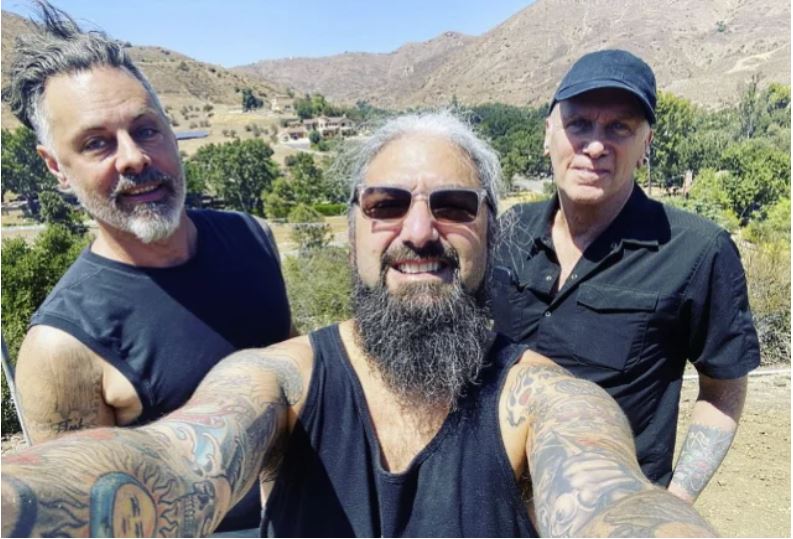 THE WINERY DOGS.JPG