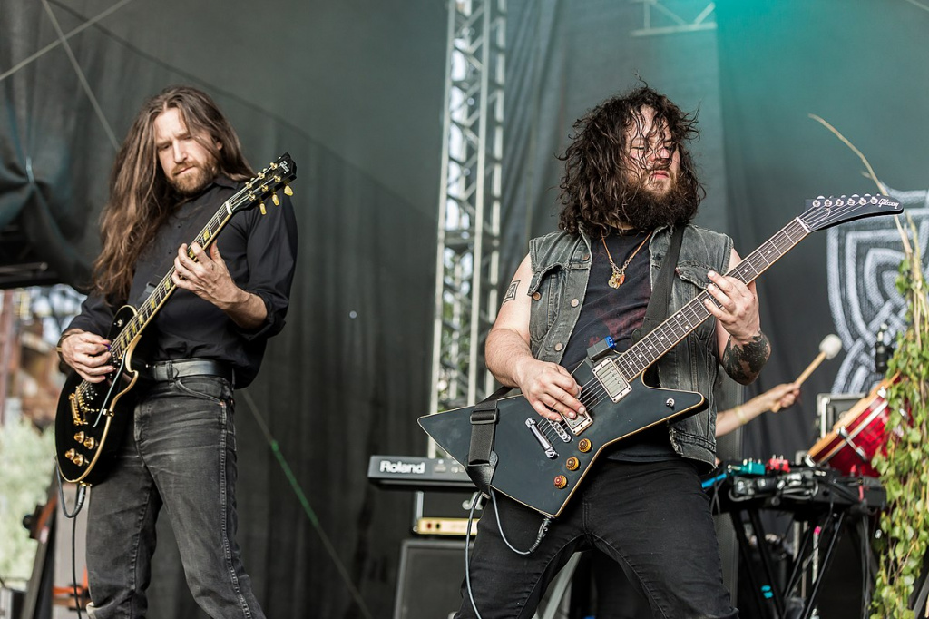 wolves in the throne room1.jpg wolves in the throne room1.jpg