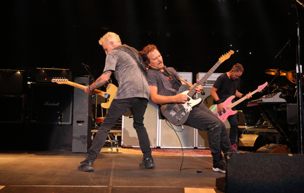Pearl-Jam.jpg Pearl-Jam.jpg