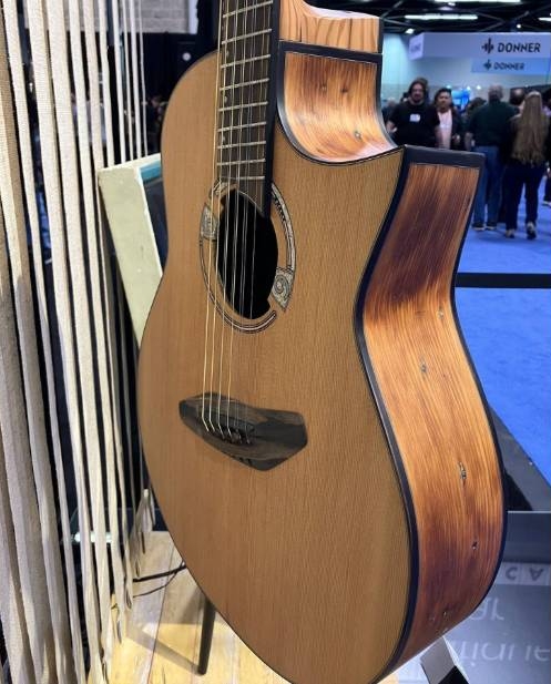 jimiguitar1.jpg jimiguitar1.jpg