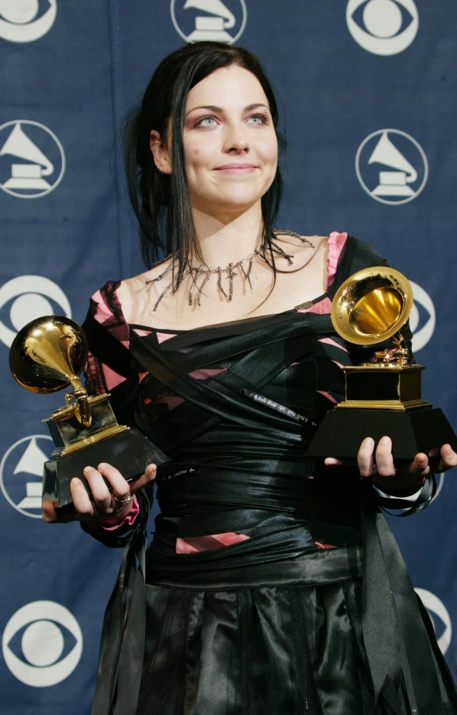 Evanescence1.jpg Evanescence1.jpg