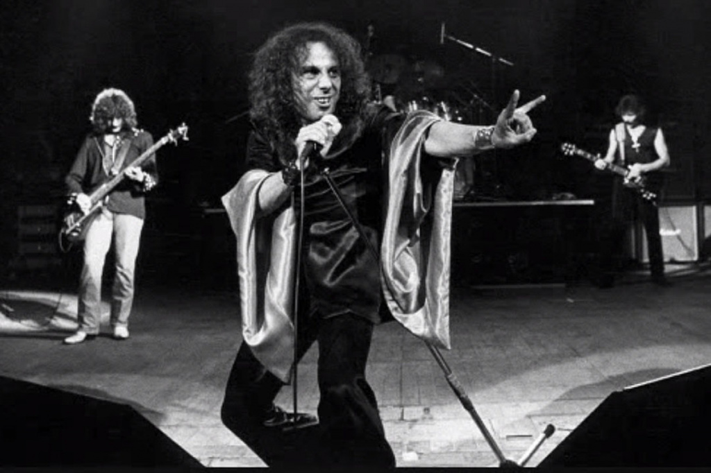Ronnie-James-Dio.jpg Ronnie-James-Dio.jpg