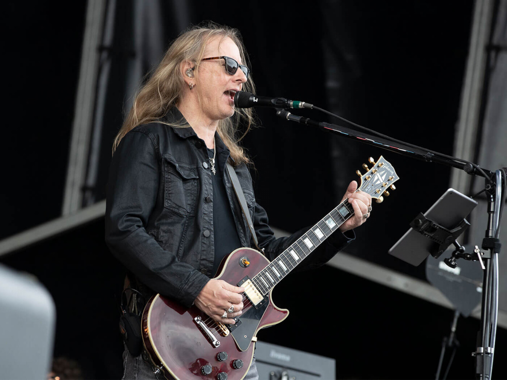 jerry-cantrell.jpg jerry-cantrell.jpg