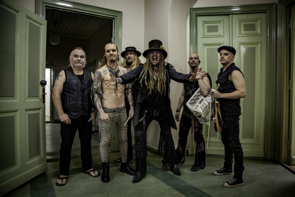 korpiklaani.jpg korpiklaani.jpg