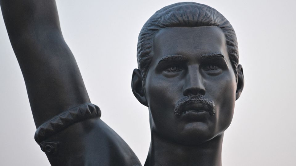 freddie-mercury-statue1.jpg freddie-mercury-statue1.jpg