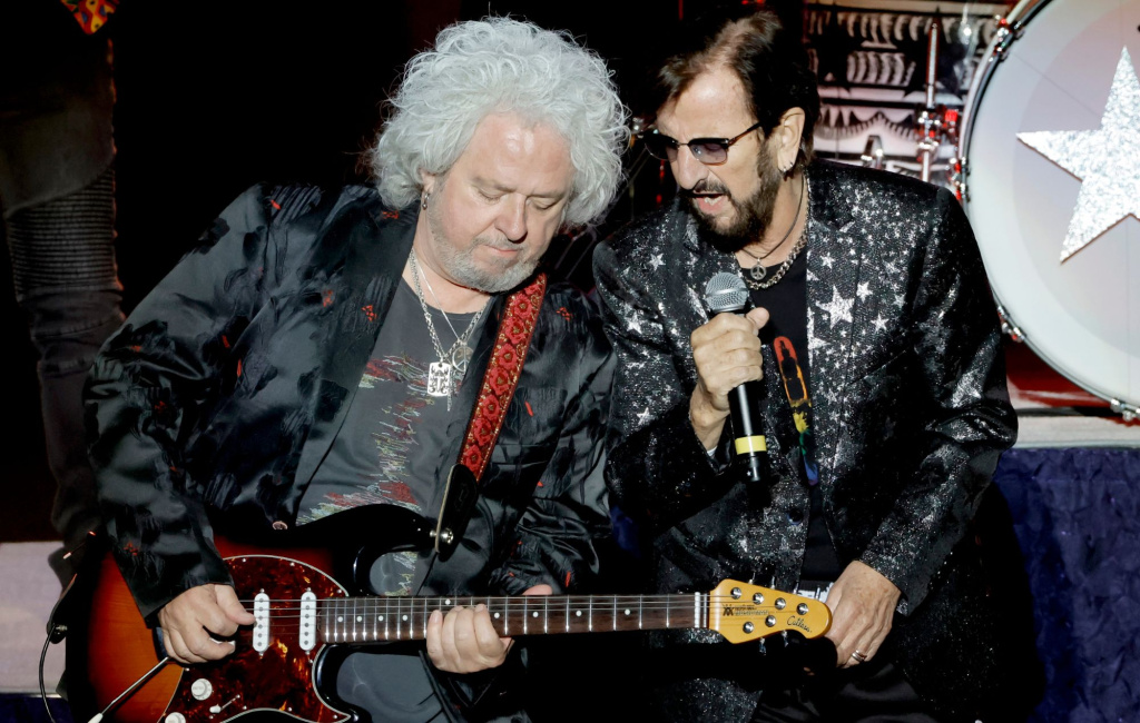 Steve-Lukather-Ringo-Starr.jpg Steve-Lukather-Ringo-Starr.jpg
