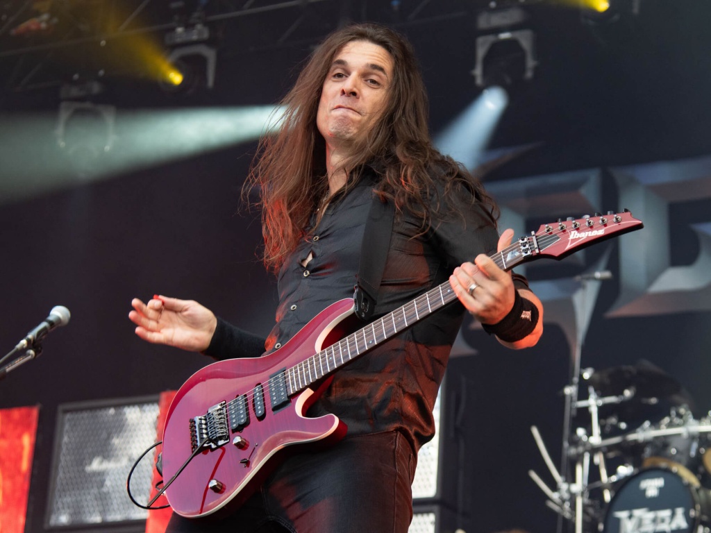 Kiko-Loureiro1.jpg Kiko-Loureiro1.jpg