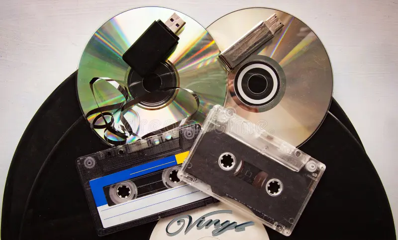 cassette-vinyl.jpg cassette-vinyl.jpg