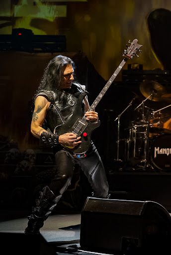 manowar.jpg manowar.jpg